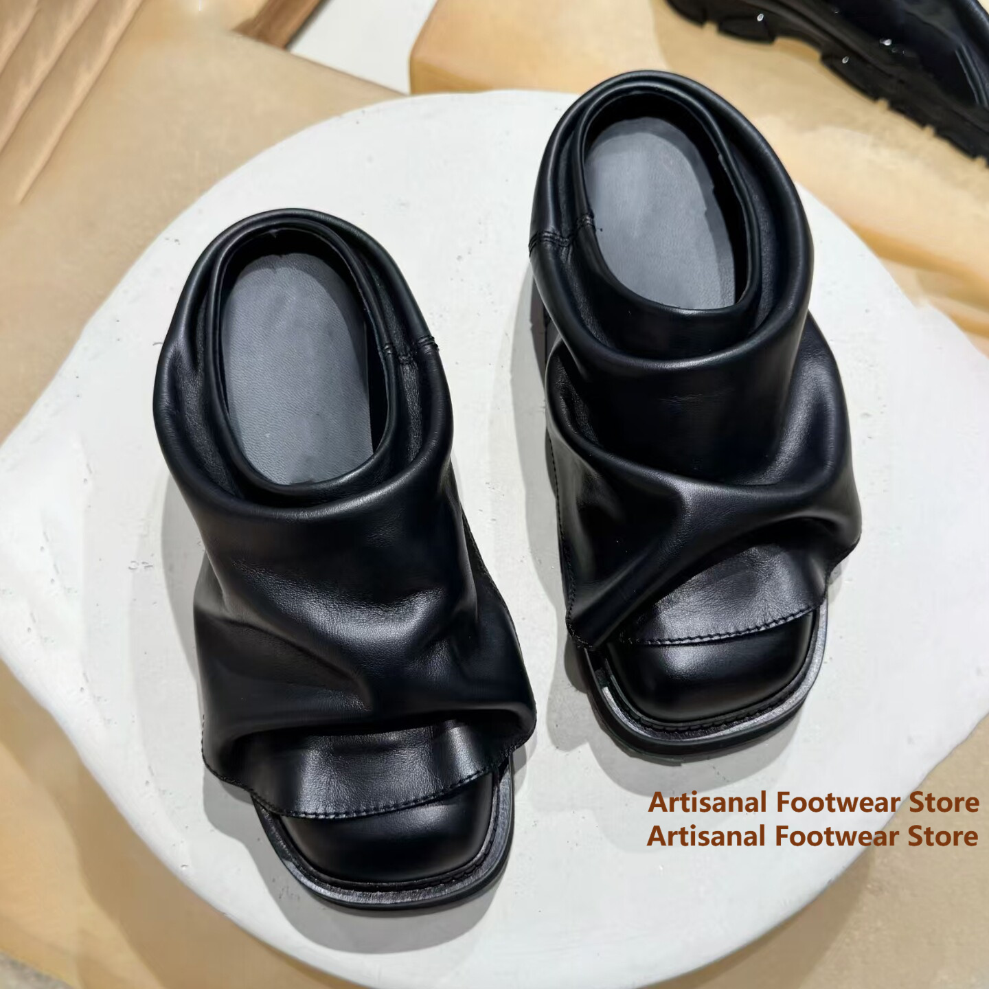 Ruched Soft Leather Slide Mule - огляд і ціна Flip Flop Leather Men
